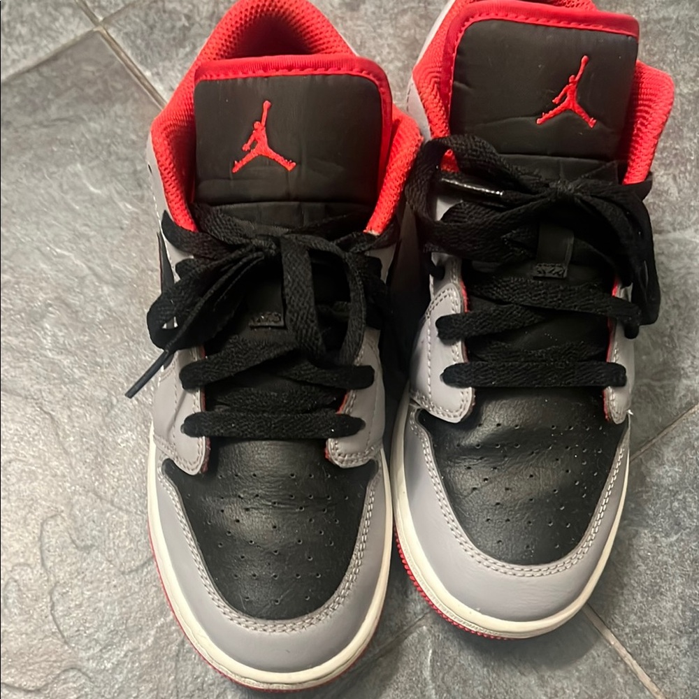 Jordan Kids' Black, Grey & Red Low-Top Sneakers